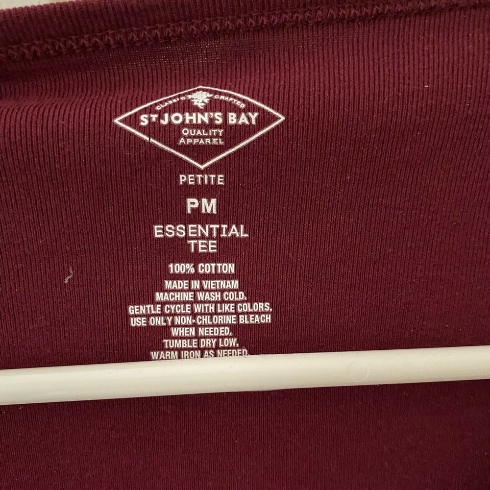 St John’s Bay Essential Tee Red Petite Medium - Picture 2 of 3